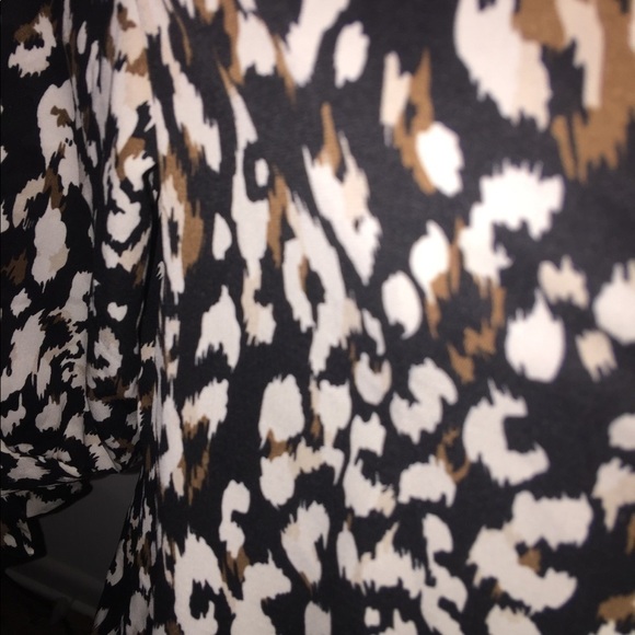 She+Sky size small animal print v neck flowy comfy soft ho low - Picture 2 of 8